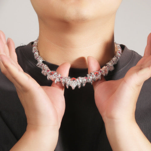 Hip-hop exaggerated spiky parasitic red-eyed thorn diamond-encrusted necklace